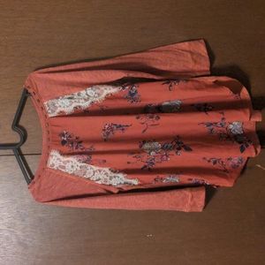 Floral print shirt with lace detail